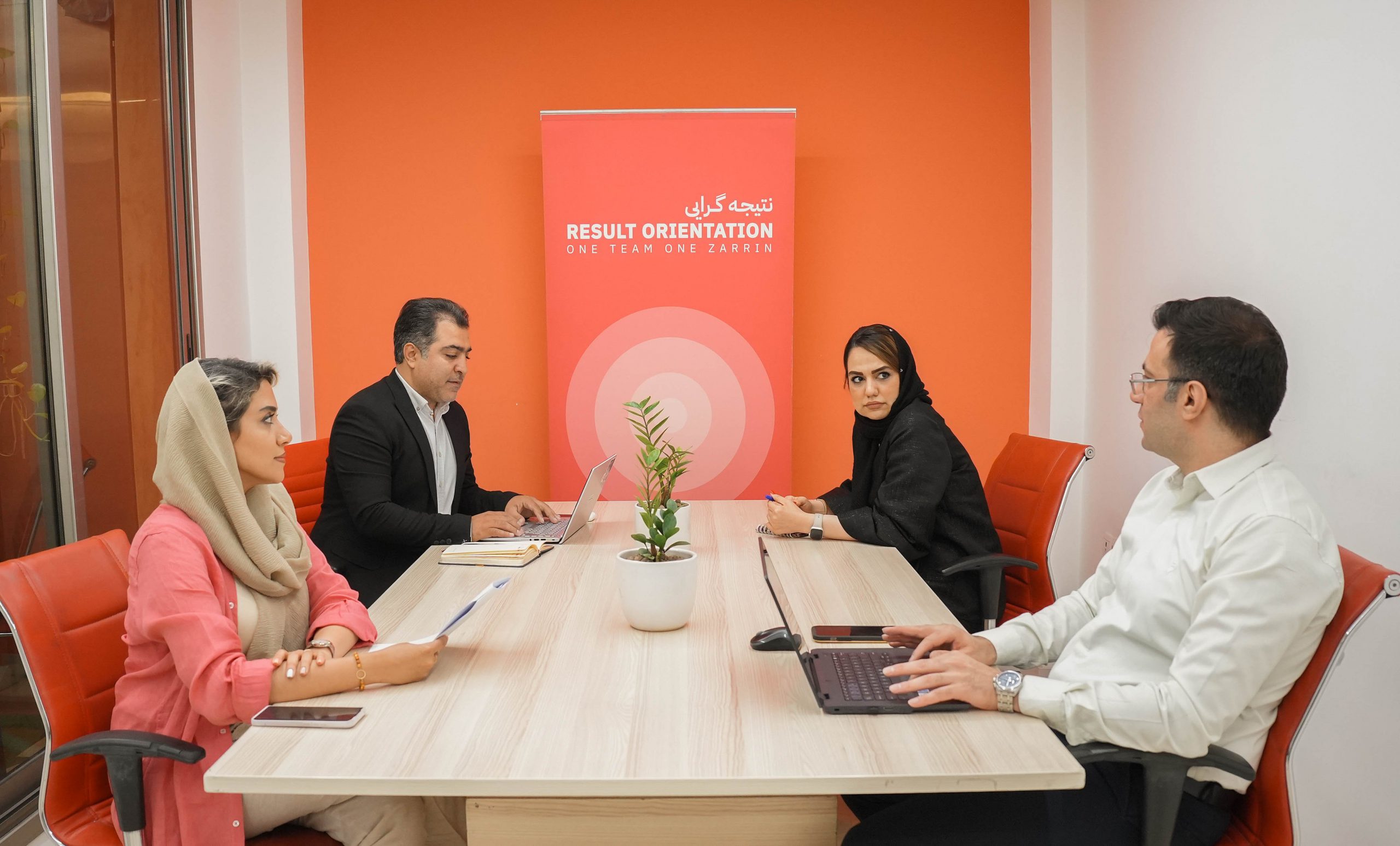 جدیدترین آگهی های استخدام زرین برگ پرشیا | 1 مهر 1404